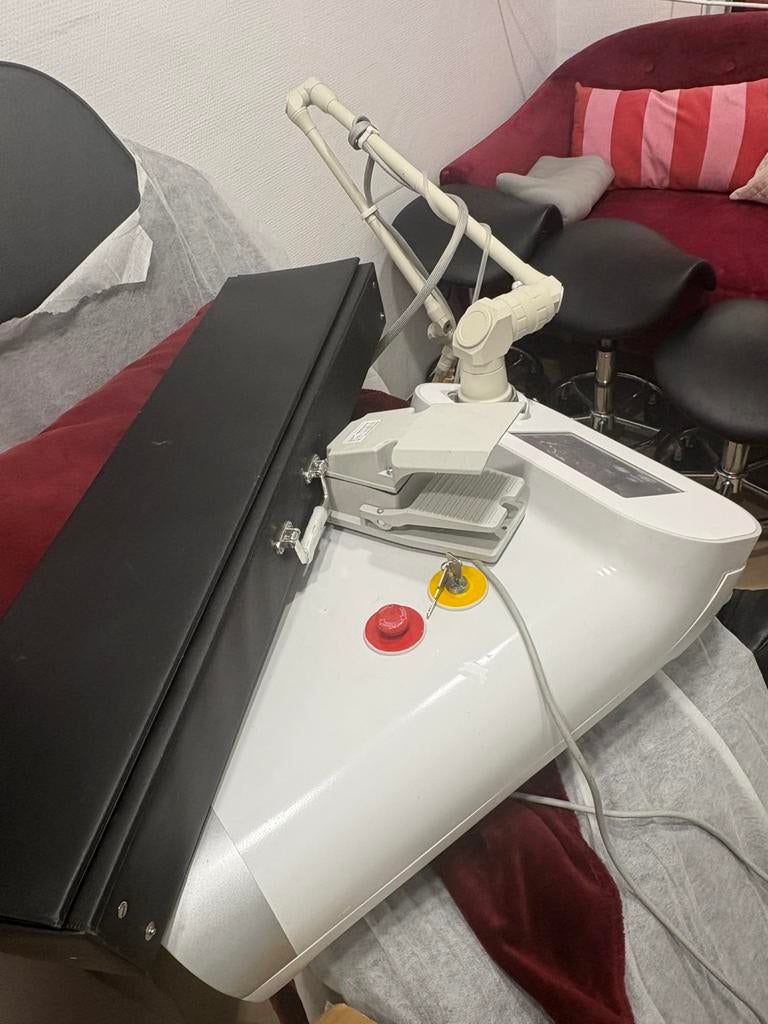 CO₂ Fractional Laser – Professioneel Kliniekmodel, Sport en Fitness, Massageproducten, Zo goed als nieuw, Apparaat, Ophalen of Verzenden
