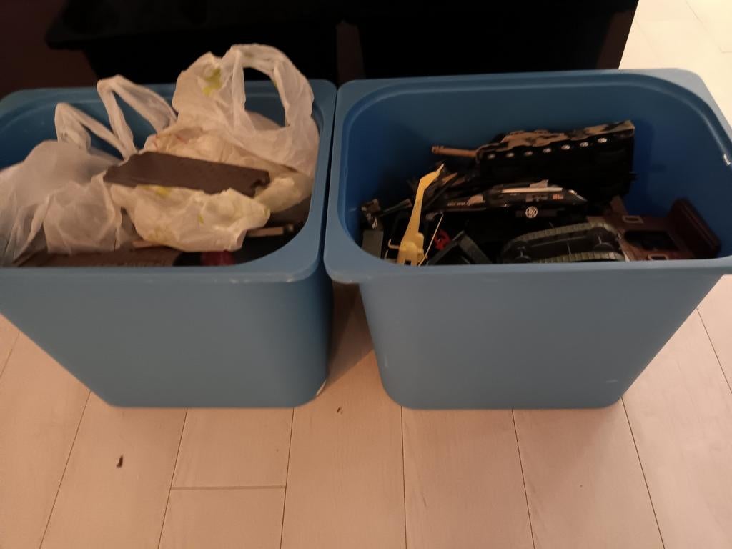 Plastic soldaten en voertuigen jaren 80 90 2 bakken vol, Kinderen en Baby's, Speelgoed | Actiefiguren, Ophalen of Verzenden