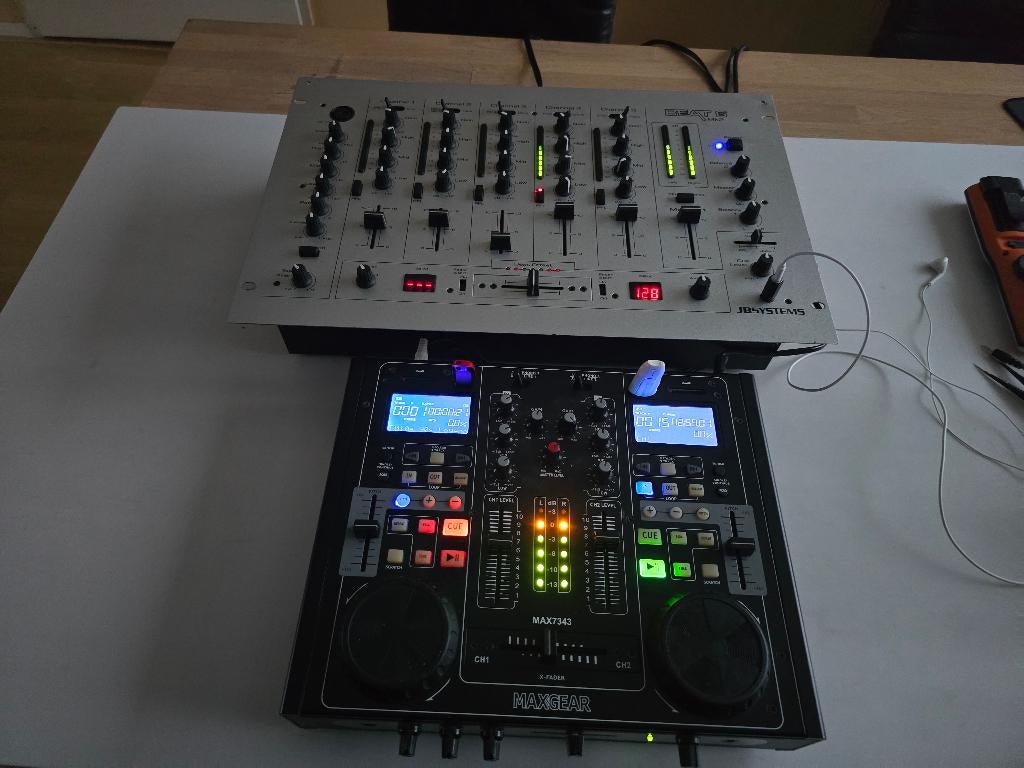  DJ controller met ingebouwde mixer, Ophalen, Zo goed als nieuw, Dj-set, Overige merken