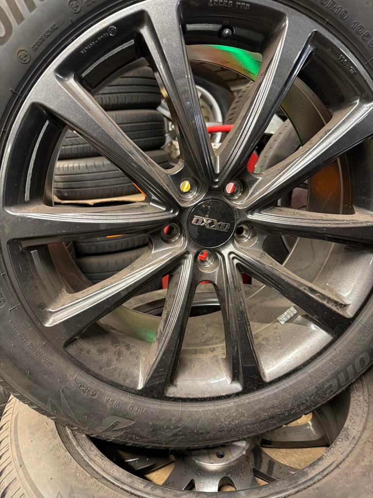19 inch winterset Škoda Enyaq–Bridgestone LM005 (2023), Auto-onderdelen, Banden en Velgen, Banden en Velgen, Winterbanden, 235 mm