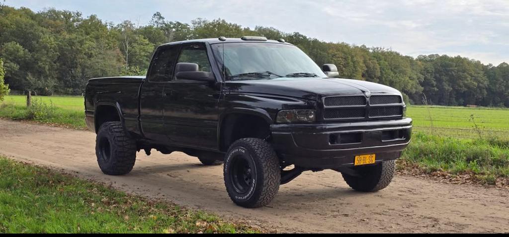 Dodge RAM Dodge RAM 1997 Zwart, Achterwielaandrijving, Zwart, Leder, 5200 cc