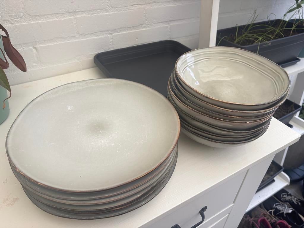 Toscane Servies Grijs/Groen - Borden en Kommen, Huis en Inrichting, Keuken | Servies, Ophalen, Gebruikt, Bord(en), Effen