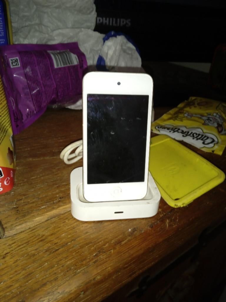 ipod 8gb + dock, Audio, Tv en Foto, Mp3-spelers | Apple iPod, Ophalen of Verzenden, Gebruikt, Touch, 40 GB en meer
