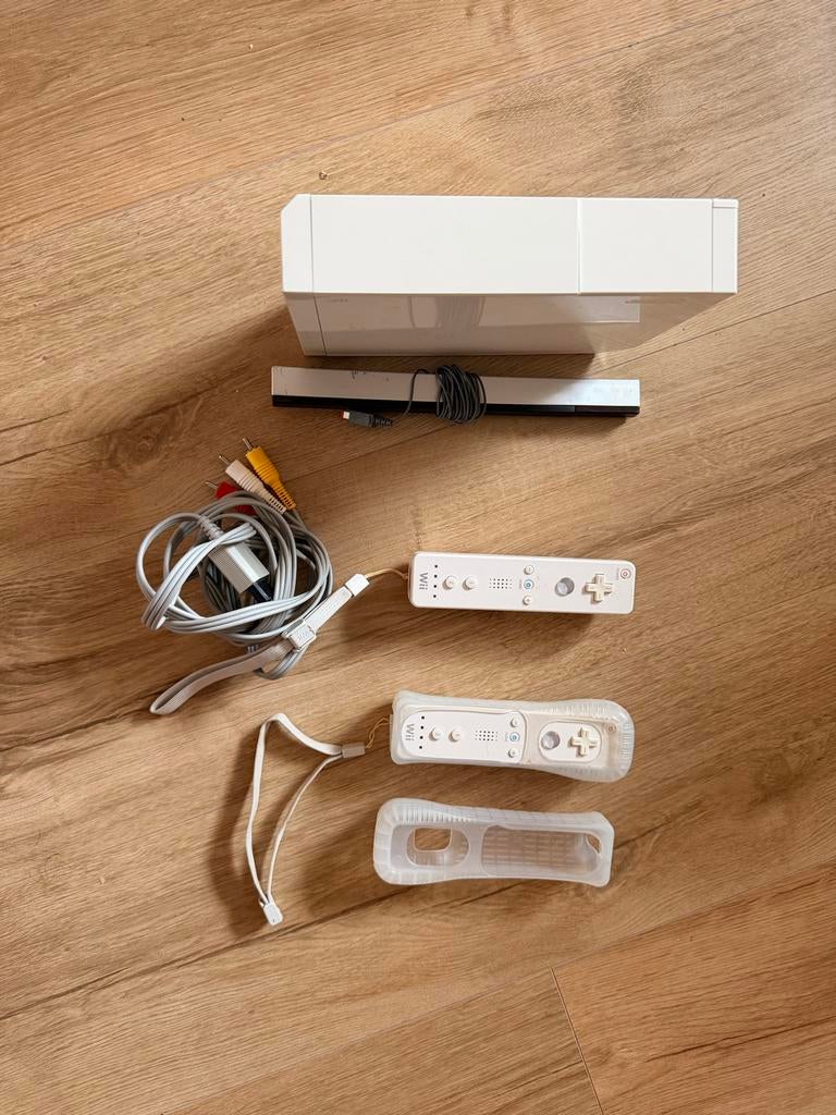 Witte Nintendo Wii met 2 controllers, Ophalen, Gebruikt, Met 2 controllers
