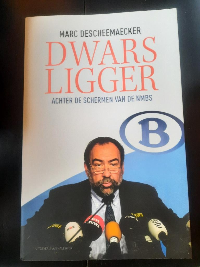 Dwarsligger: Achter de schermen van de NMBS, Marc Descheemaecker, Ophalen of Verzenden, Politiek, Zo goed als nieuw