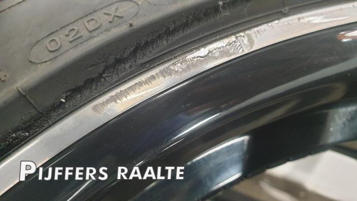 Velg + Band van een BMW M3, Gebruikt, Personenwagen