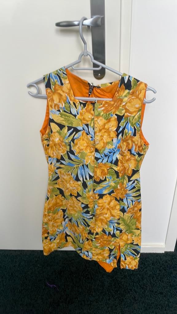 Leuk gebloemd jurkje voor Carnaval, uitgegeven door Bavaria, Kleding | Dames, Ophalen of Verzenden, Zo goed als nieuw, Carnaval