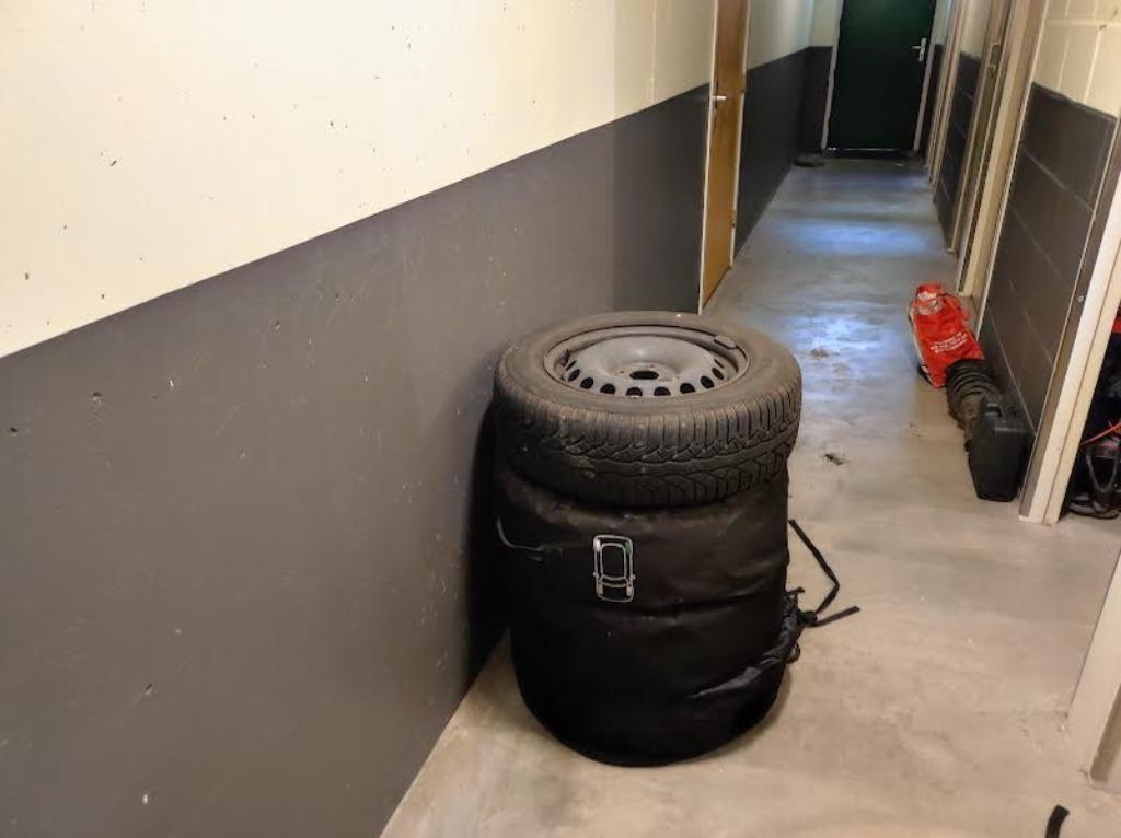 195-65-15 Kleber banden 4 stuks, Ophalen, Gebruikt, 15 inch, Band(en)
