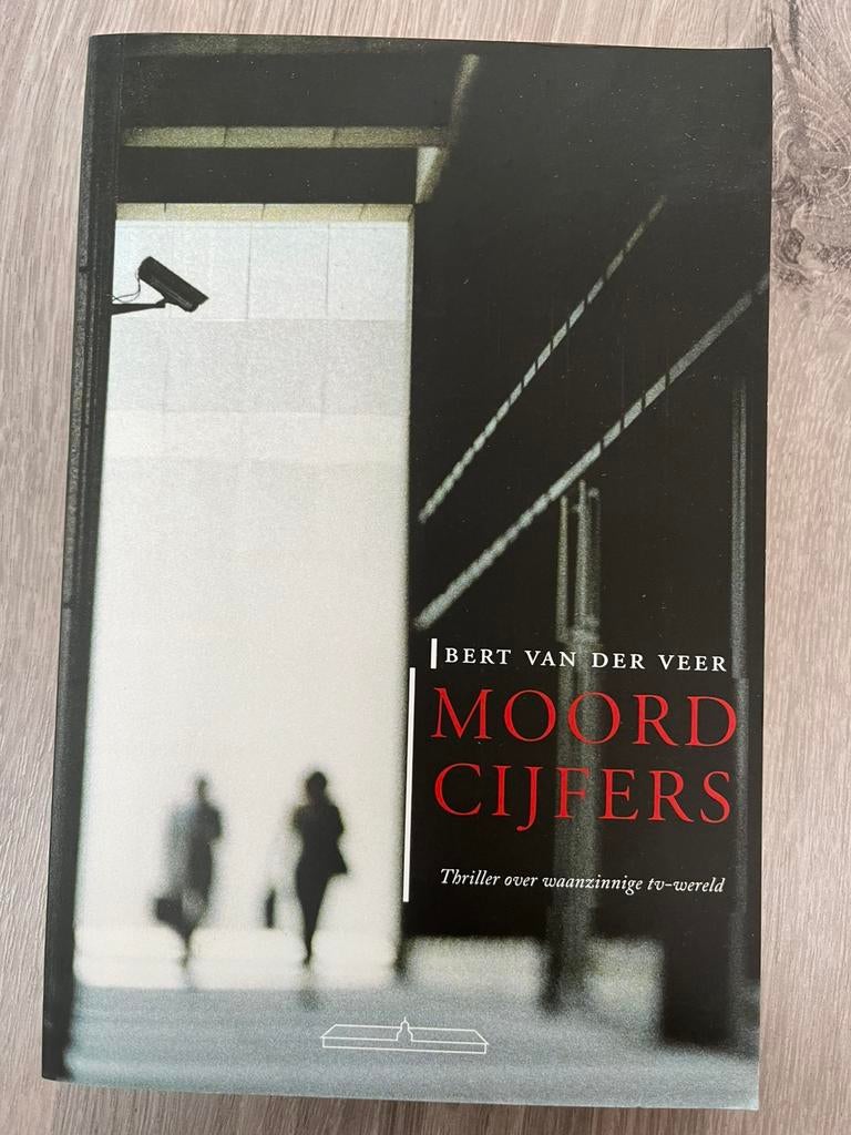 Bert van der Veer - moordcijfers, Ophalen of Verzenden, Zo goed als nieuw