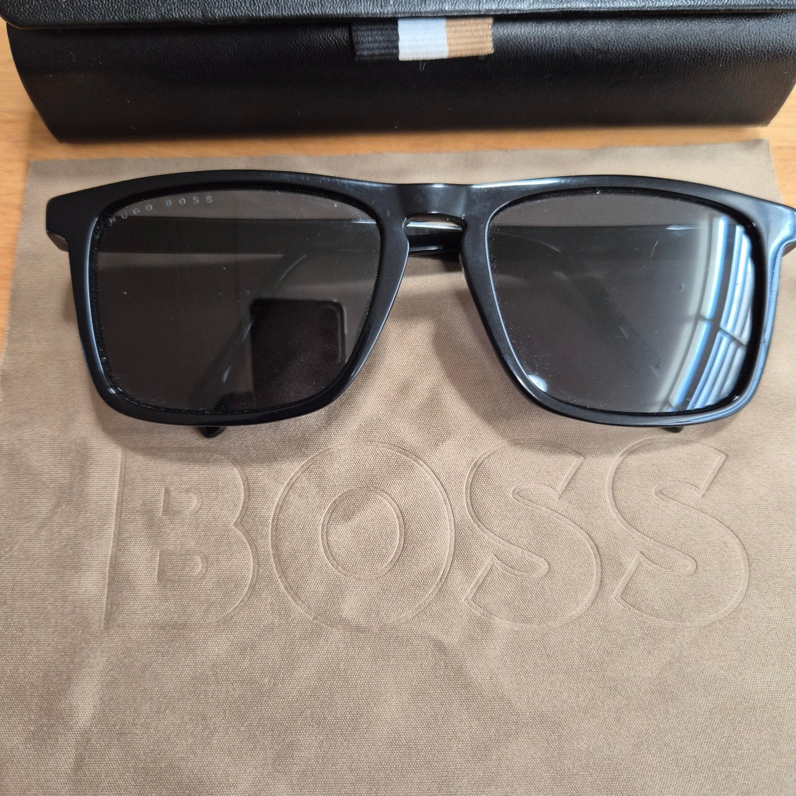 Hugo boss zonnebril, Sieraden, Tassen en Uiterlijk, Zonnebrillen en Brillen | Heren, Ophalen of Verzenden, Zo goed als nieuw, Zwart