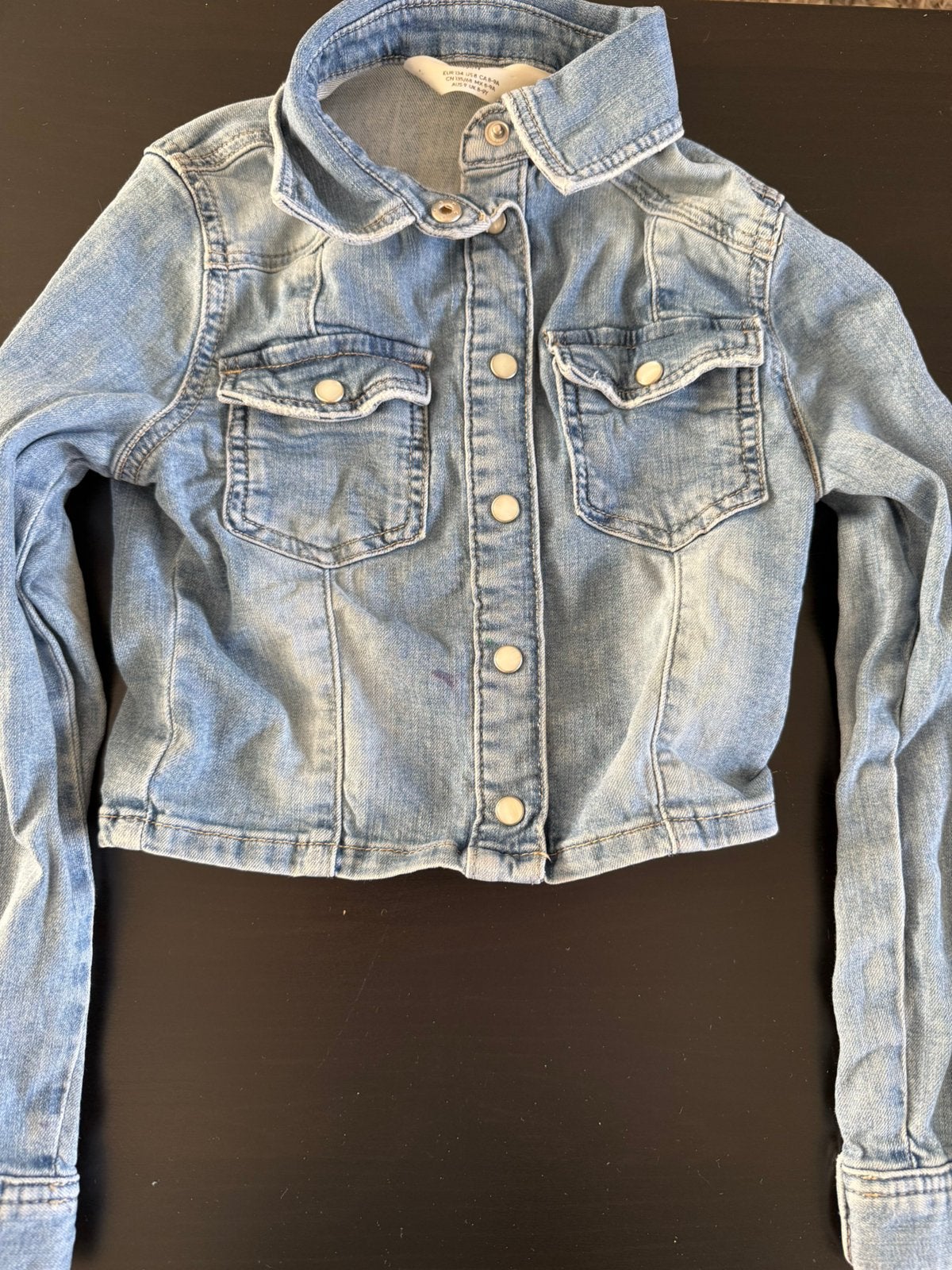 Spijkerjack H&M meisje maat 134, Ophalen, Zo goed als nieuw, Maat 34 (XS) of kleiner, Blauw