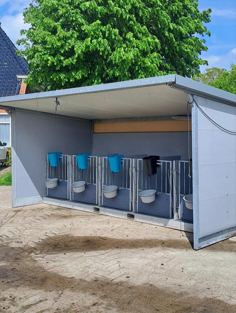 Mobiele kalverhok, Dieren en Toebehoren
