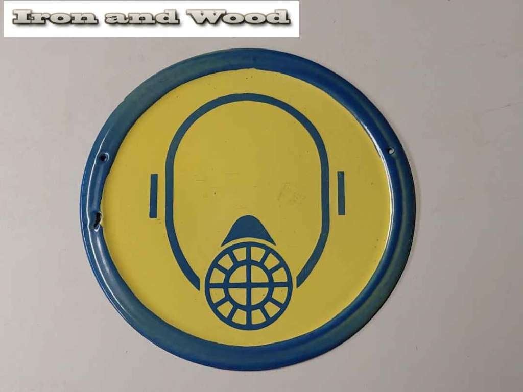 Oud emaille industrieel geel donkerblauw wandbord gasmasker, Ophalen of Verzenden