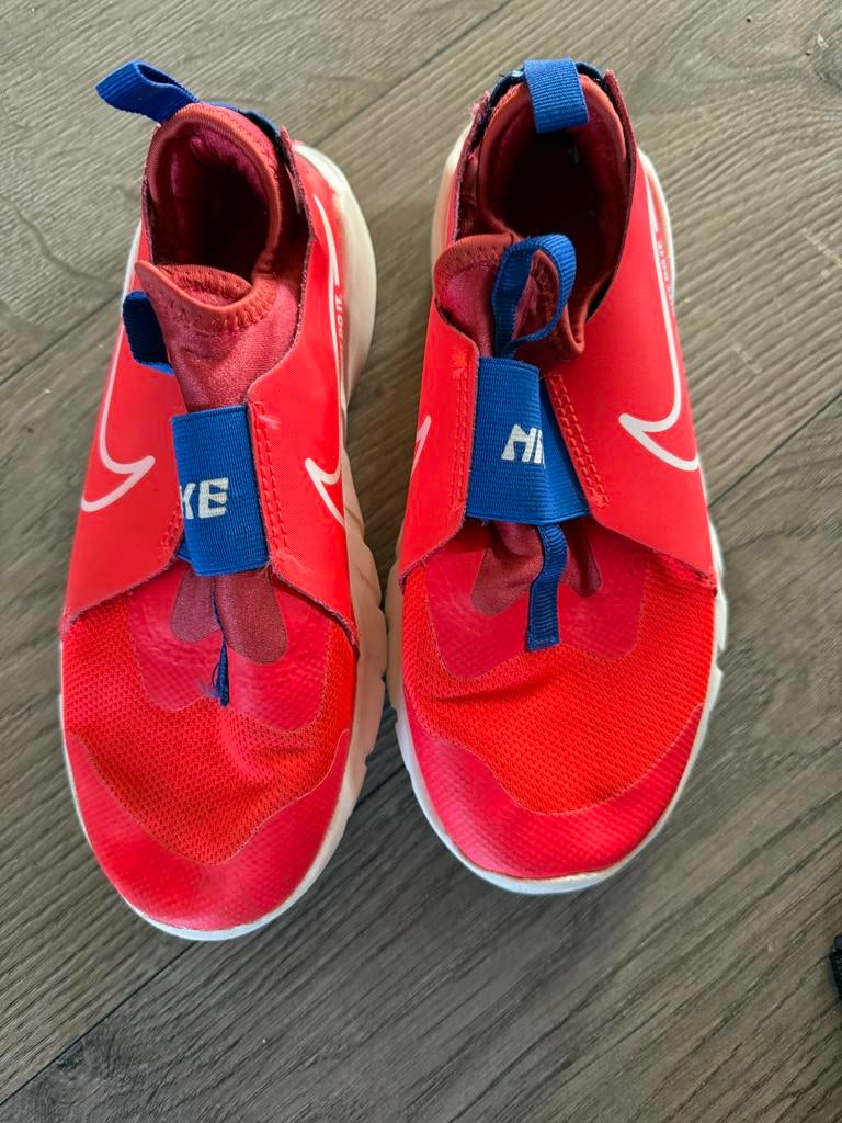 Nike sportschoenen rood maat 35,5., Ophalen, Gebruikt, Jongen of Meisje, Sportschoenen