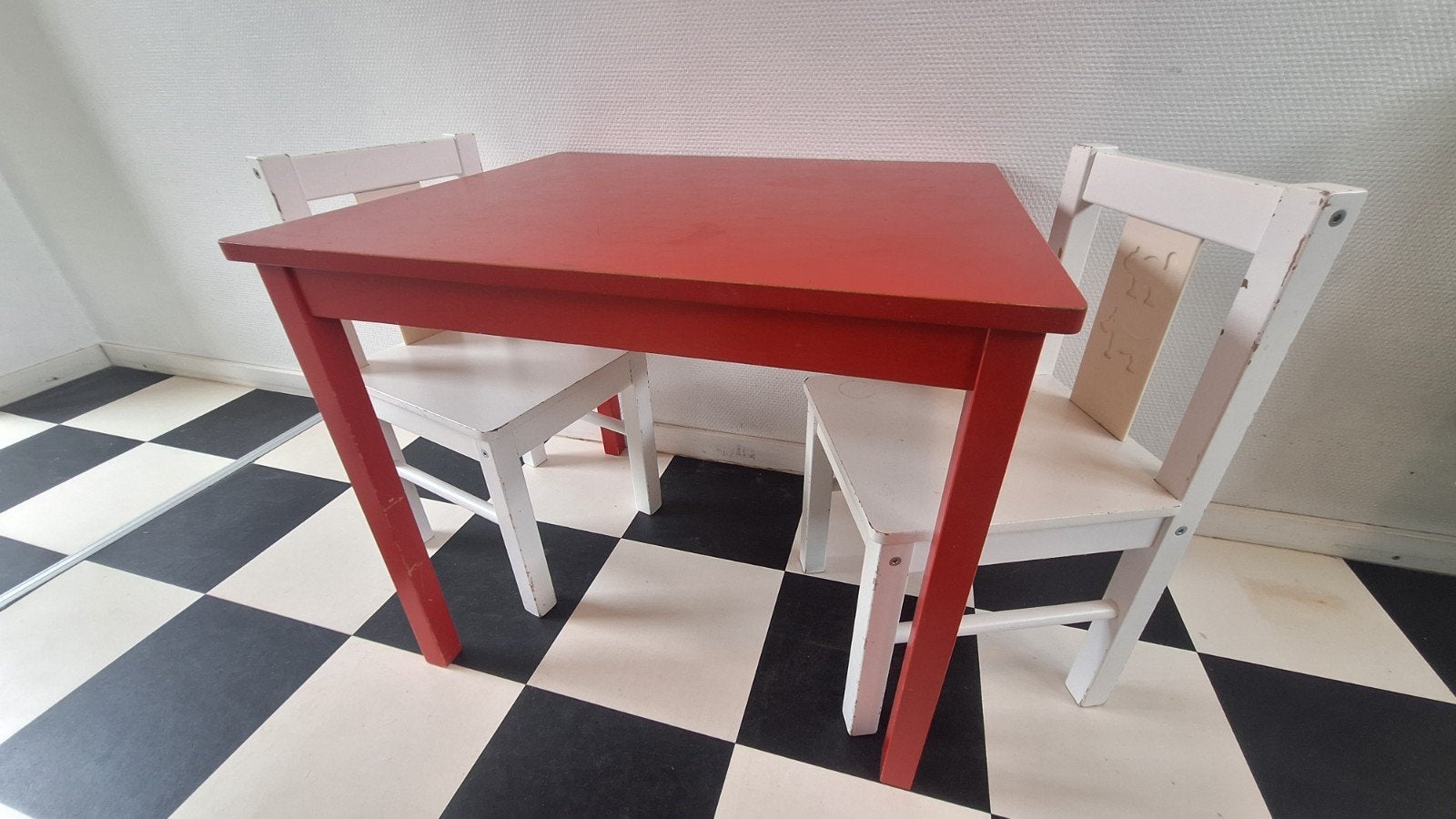 Rood houten Ikea kindertafel met twee Ikea stoeltjes, Kinderen en Baby's, Ophalen, Gebruikt