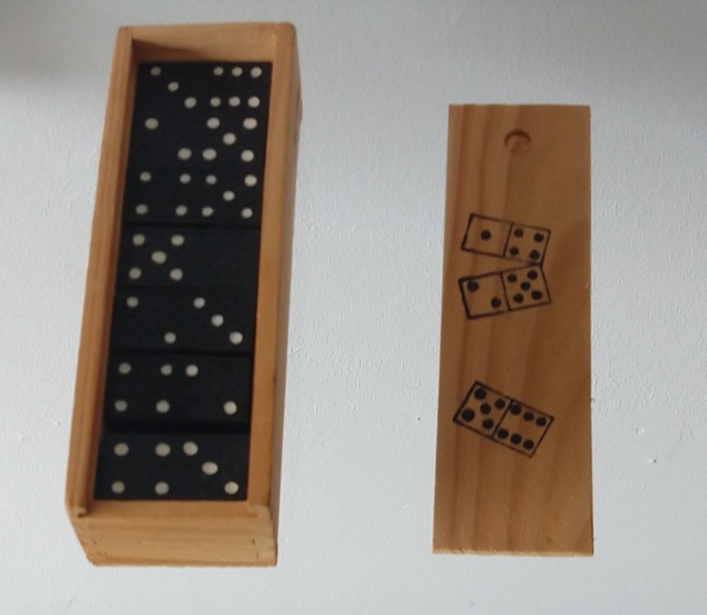dominoes vintage, volgnr 4, Hobby en Vrije tijd, Gezelschapsspellen | Bordspellen, Vijf spelers of meer, Ophalen of Verzenden