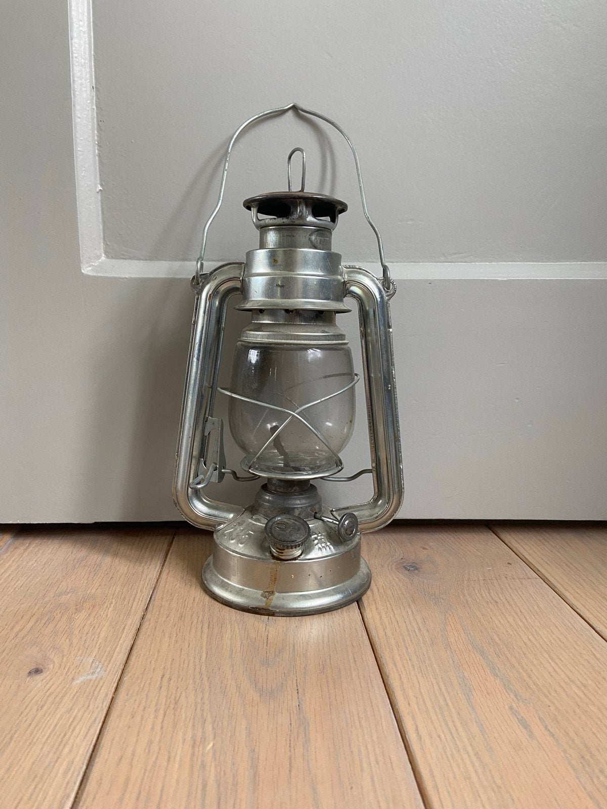 Vintage zilverkleurige olielamp/stormlantaarn, Antiek en Kunst, Antiek | Lampen, Ophalen of Verzenden