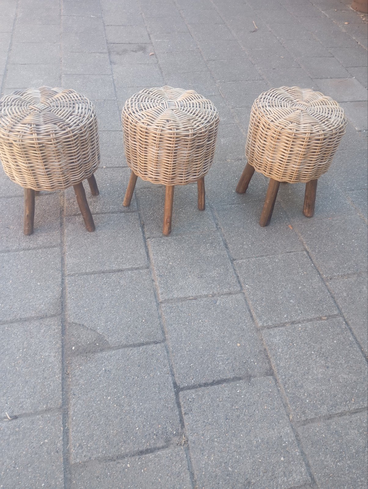 Set van 3 rotan krukjes/plantenstandaards, Huis en Inrichting, Krukjes, Ophalen, Gebruikt, Overige materialen