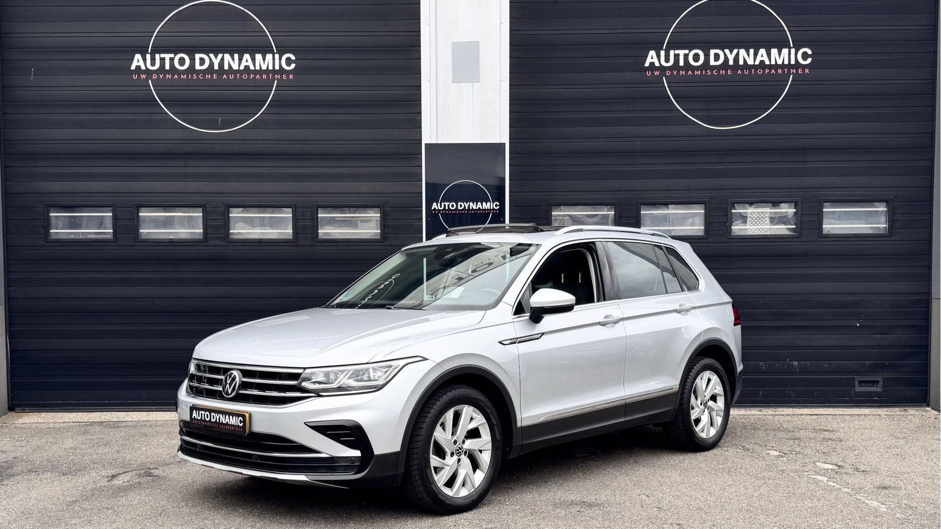 Volkswagen Tiguan 1.5 TSI R-Line Business+ DSG Panoramadak |, Auto's, Euro 6, 4 cilinders, 150 pk, Automatische klimaatregeling