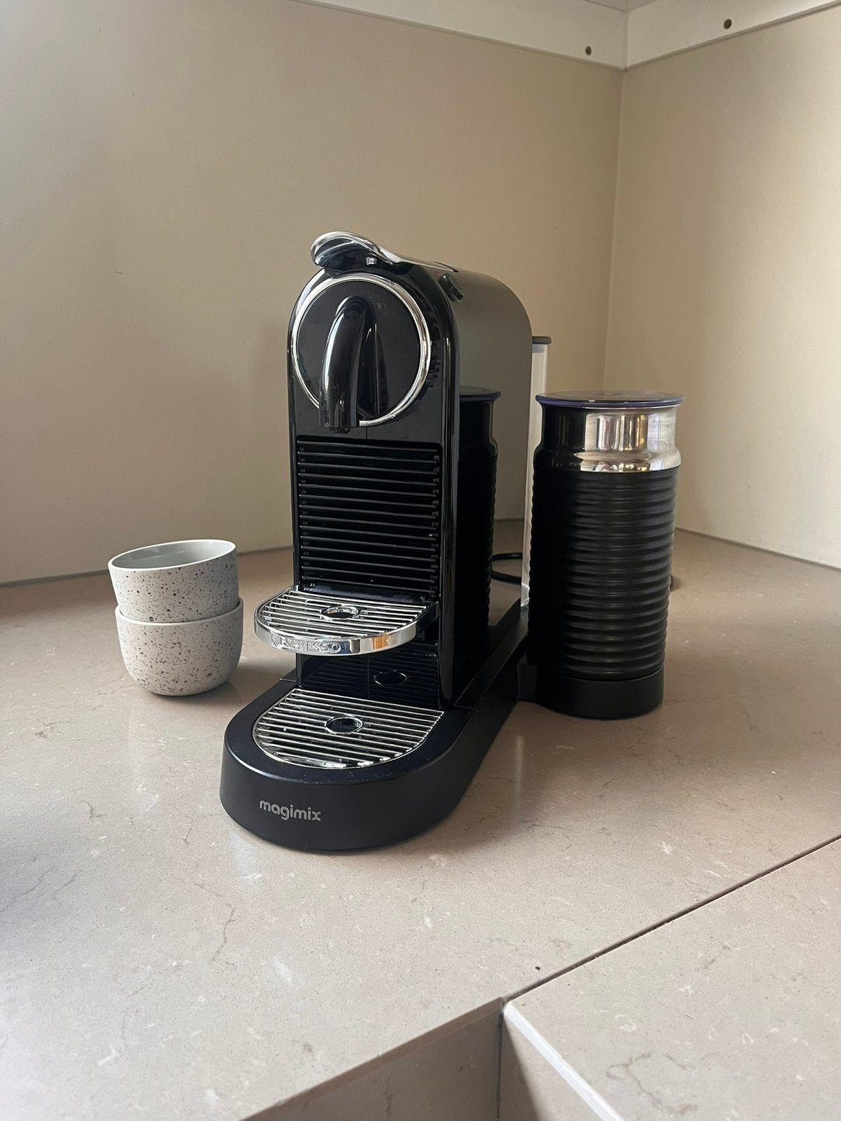 Nespresso Magimix Citiz&Milk, Gebruikt, Koffiemachine, Ophalen of Verzenden, 1 kopje