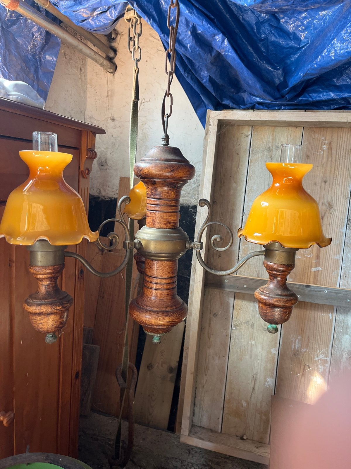 Vintage Houten Kroonluchter met Gele Glazen Kappen, Ophalen