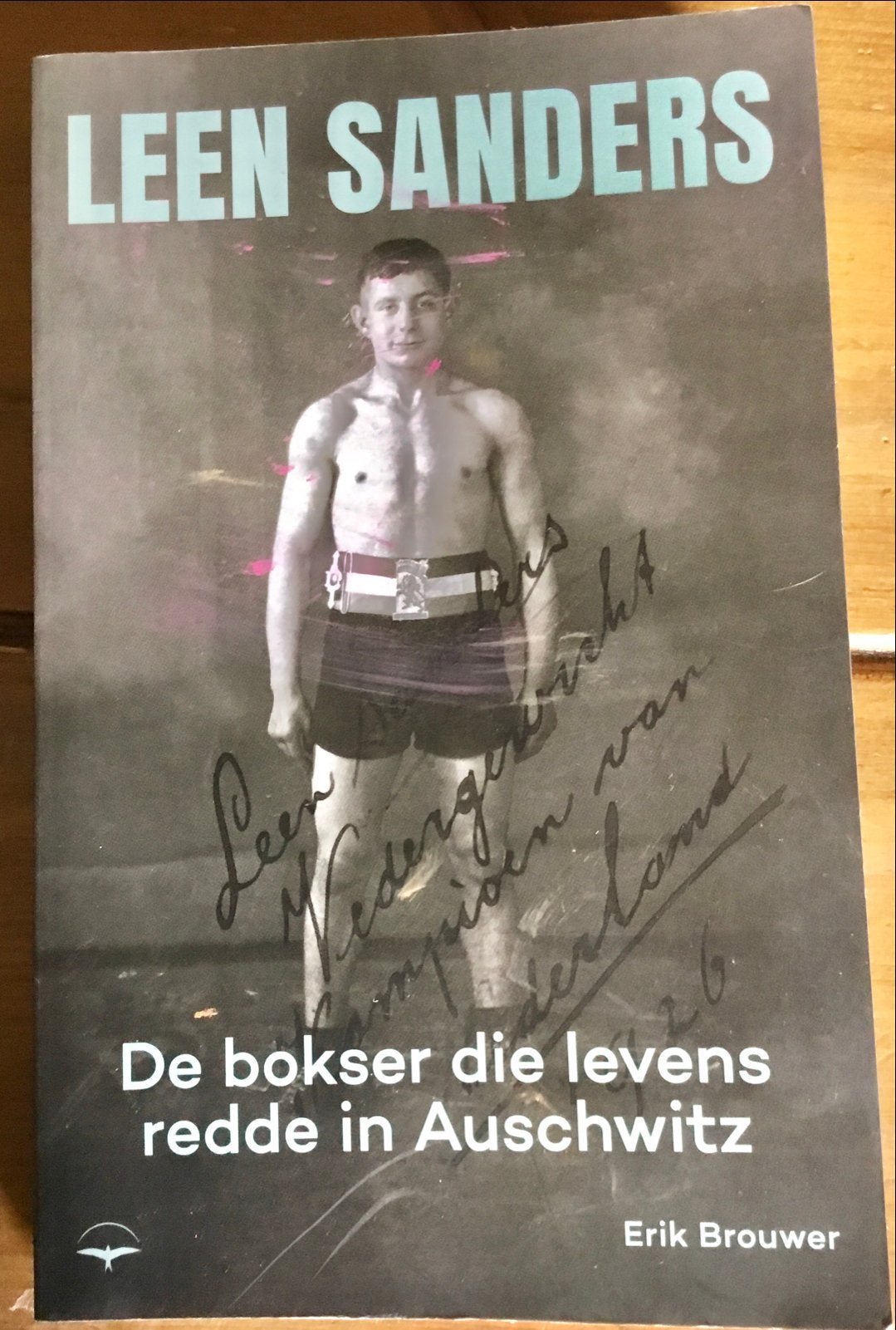 LEEN SANDERS: DE BOKSER DIE LEVENS REDDE IN AUSCHWITZ, Ophalen of Verzenden, Overige onderwerpen, Tweede Wereldoorlog, Gelezen