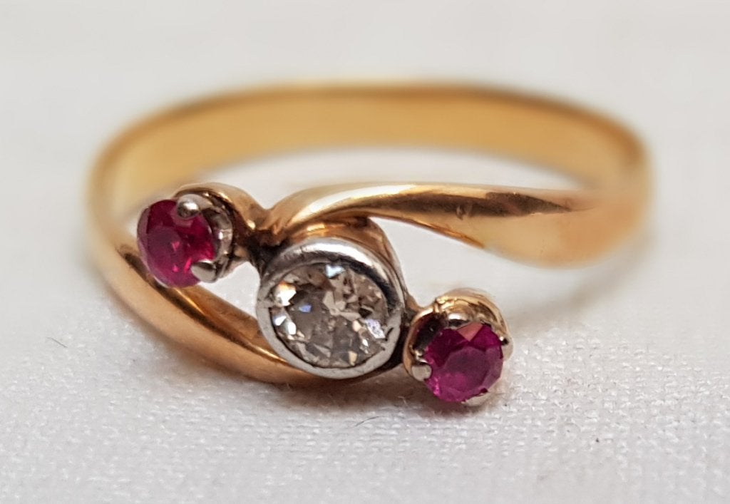 Ring antiek 18 karaat goud diamant robijn., Ophalen of Verzenden, Goud, Ring, Met edelsteen