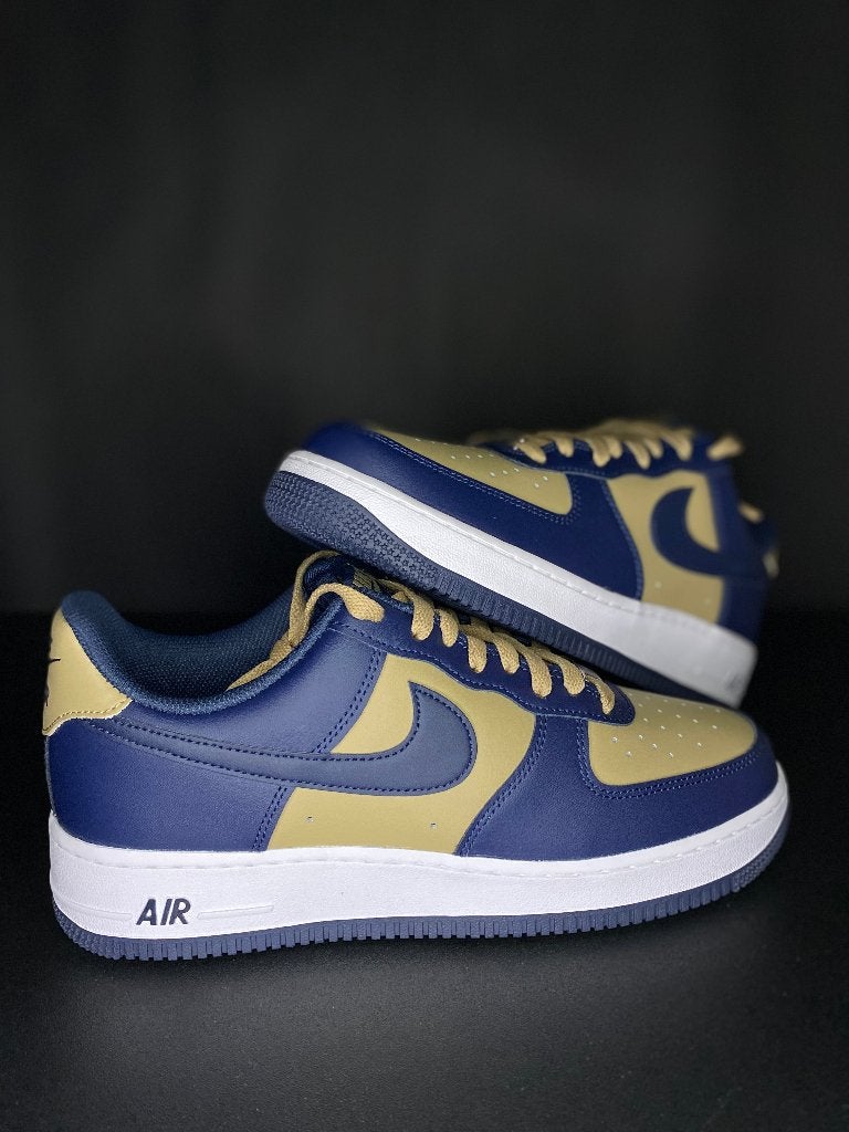 NIKE AIR FORCE 1 LOW '07 PARACHUTE BEIGE OBSIDIAN - maat 43, Kleding | Heren, Overige kleuren, Nike, Nieuw, Ophalen of Verzenden