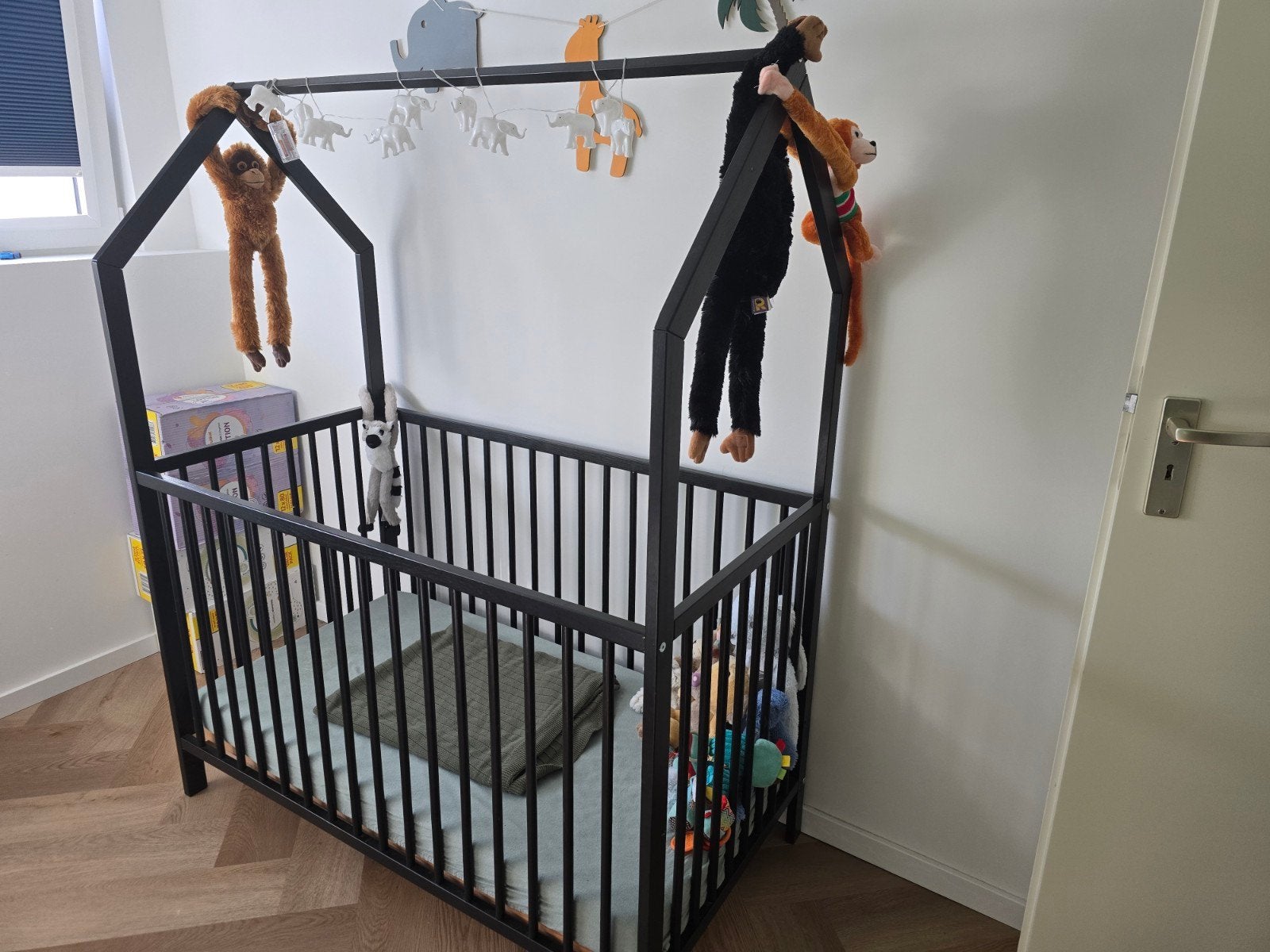 Zwart ledikant met huisframe, Ophalen of Verzenden, Gebruikt, Ledikant