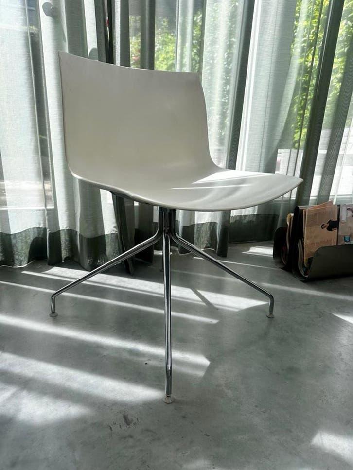 Set van 8 Arper Catifa designstoelen - Tijdloos Italiaans, Huis en Inrichting, Stoelen, Ophalen, Kunststof, Gebruikt, Wit