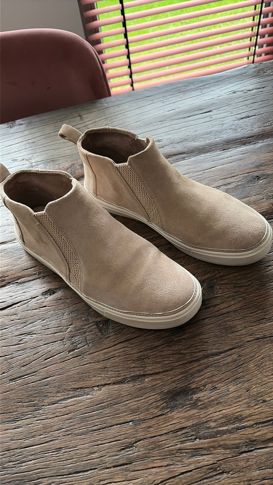 Toms maat 8.5, Ophalen of Verzenden, Zo goed als nieuw, Instappers, Beige