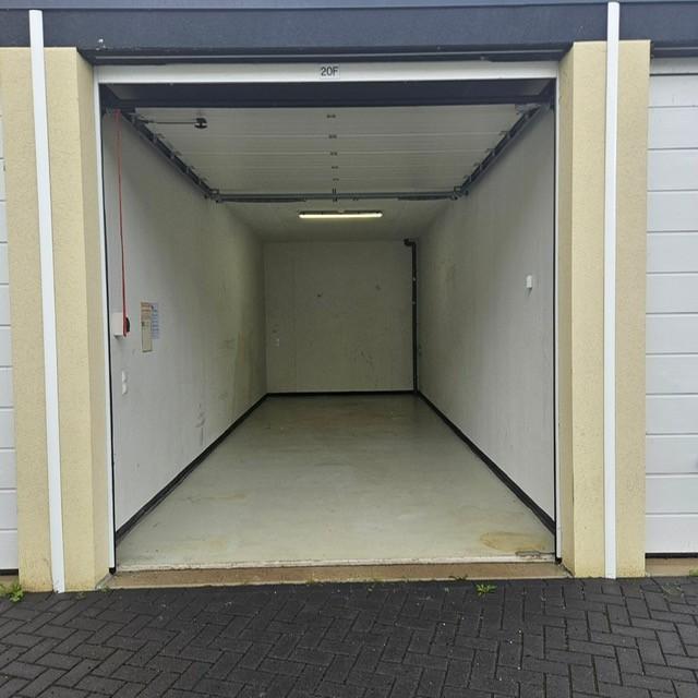 Garagebox, XXL - 29m²  te huur , Den Haag, Huizen en Kamers, Garages en Parkeerplaatsen, Den Haag