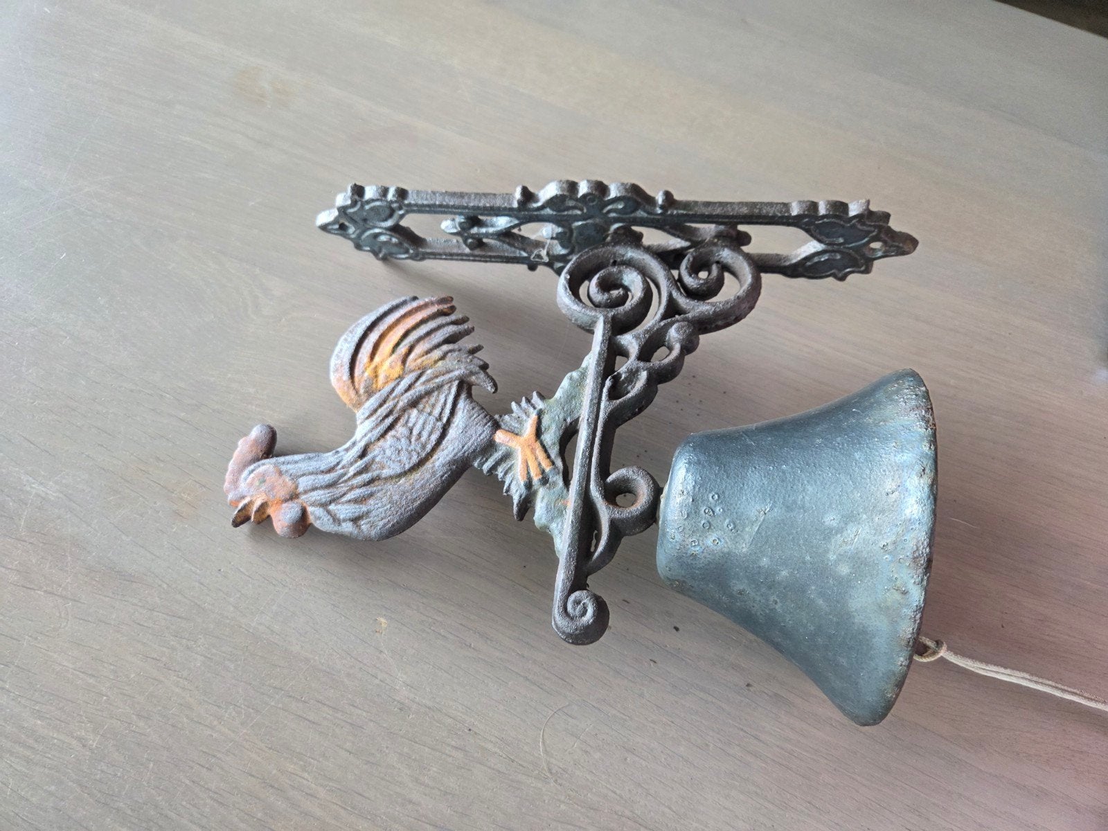 Antieke gietijzeren deurbel met haan, Ophalen of Verzenden