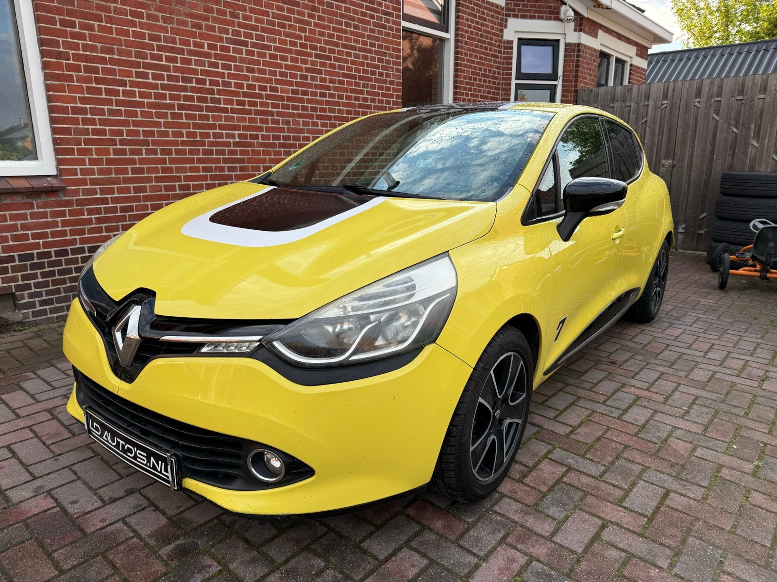 Renault Clio 0.9 TCE 5-DRS 2012 Geel, 898 cc, Stof, 40 €/maand, Zwart