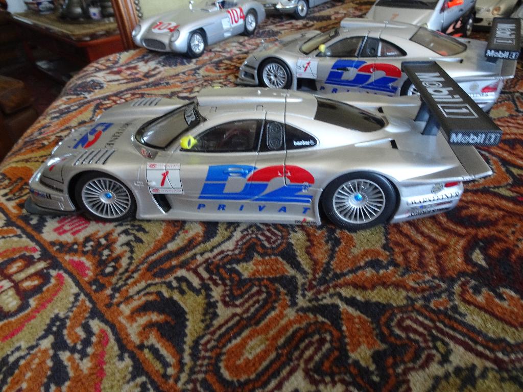 MERCEDES BENZ CLK/ML/ MAISTRO 1;18 ZONDER DOOS, Hobby en Vrije tijd, Modelauto's | 1:18, Ophalen of Verzenden, Zo goed als nieuw