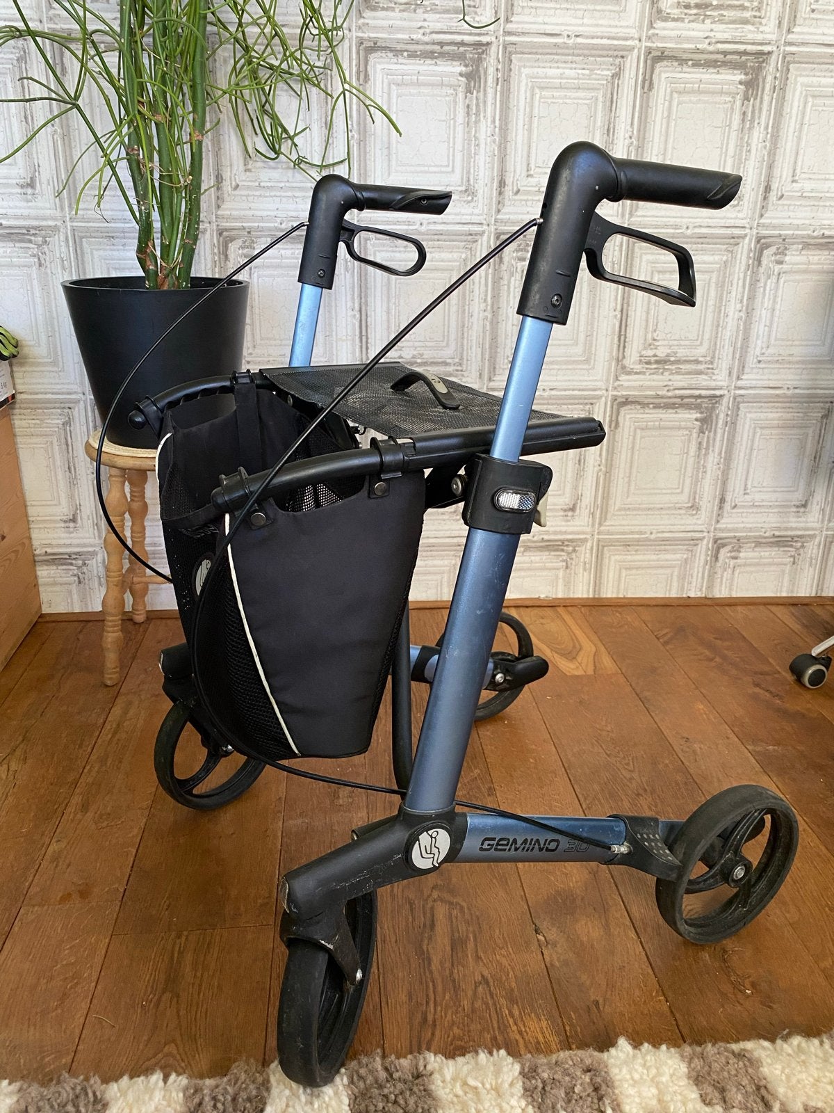 Gemino 30 rollator in goede staat en weinig gebruikt, Ophalen, Lichtgewicht