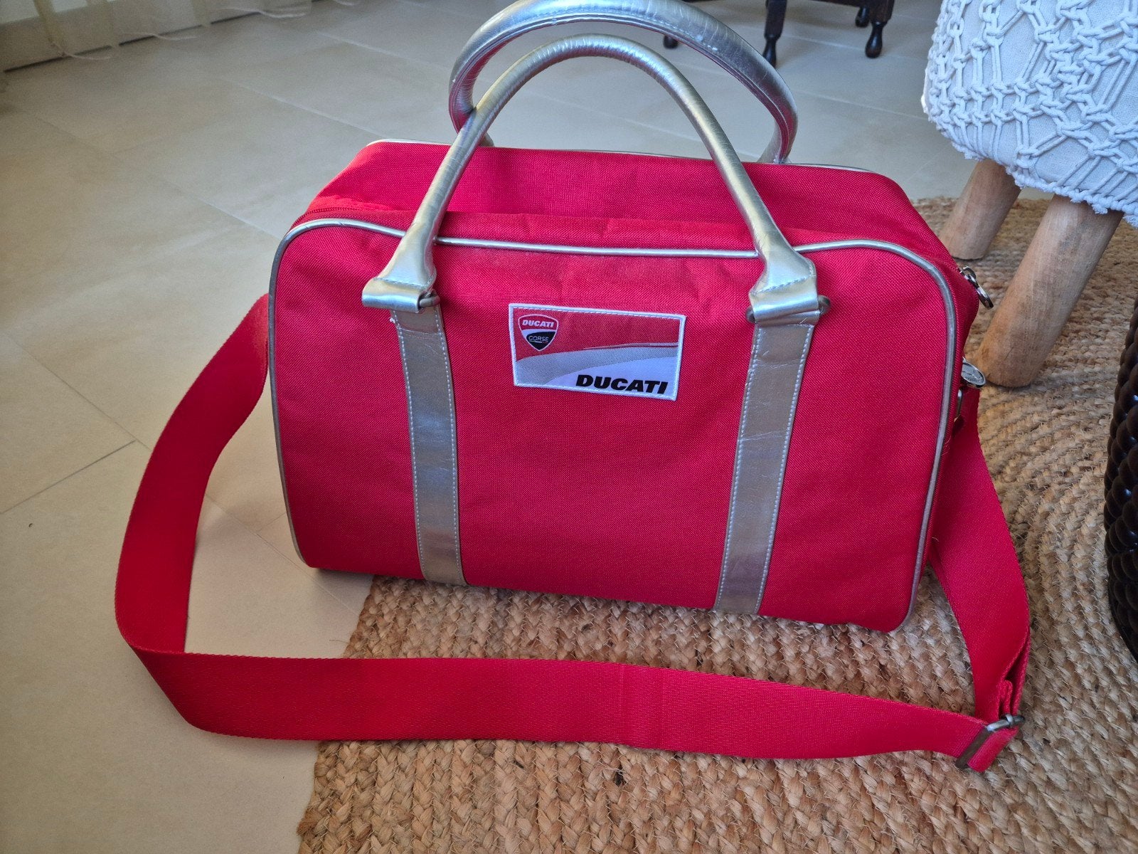 Ducati Puma Reistas - Rood met zilveren accenten, Ophalen of Verzenden, Rood, 30 cm of meer