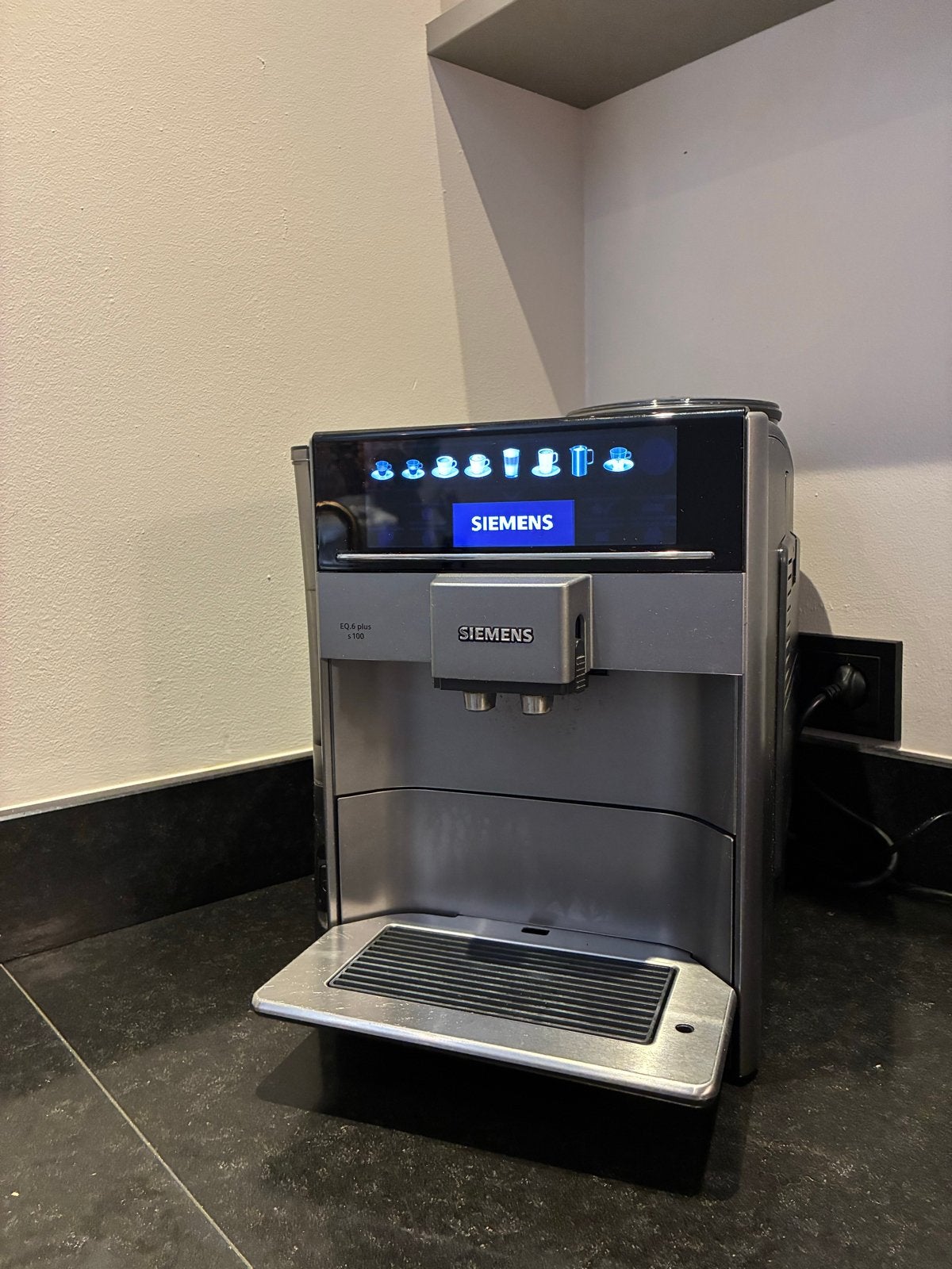 Siemens EQ.6 Plus s100 volautomatische koffiemachine, Witgoed en Apparatuur, Koffiezetapparaten, Afneembaar waterreservoir, Gebruikt
