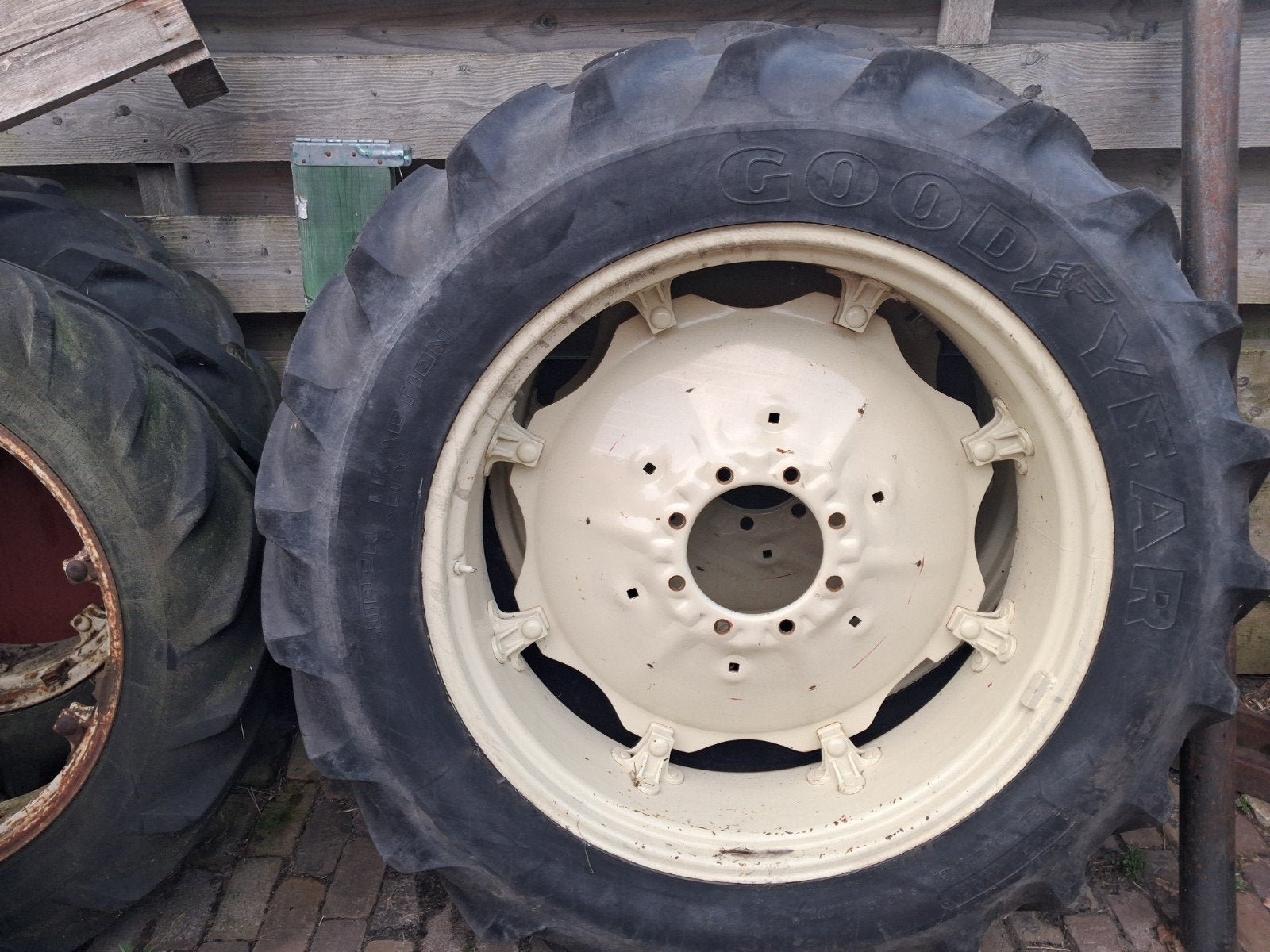 Banden met velgen international, Ophalen