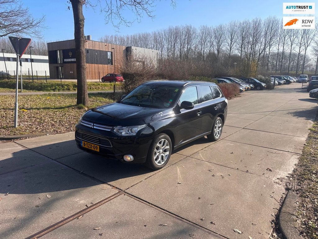 Mitsubishi Outlander 2.0 PHEV Instyle Clima.Navi.Camera, 4 cilinders, Zwart, Vierwielaandrijving, Hybride Elektrisch/Benzine