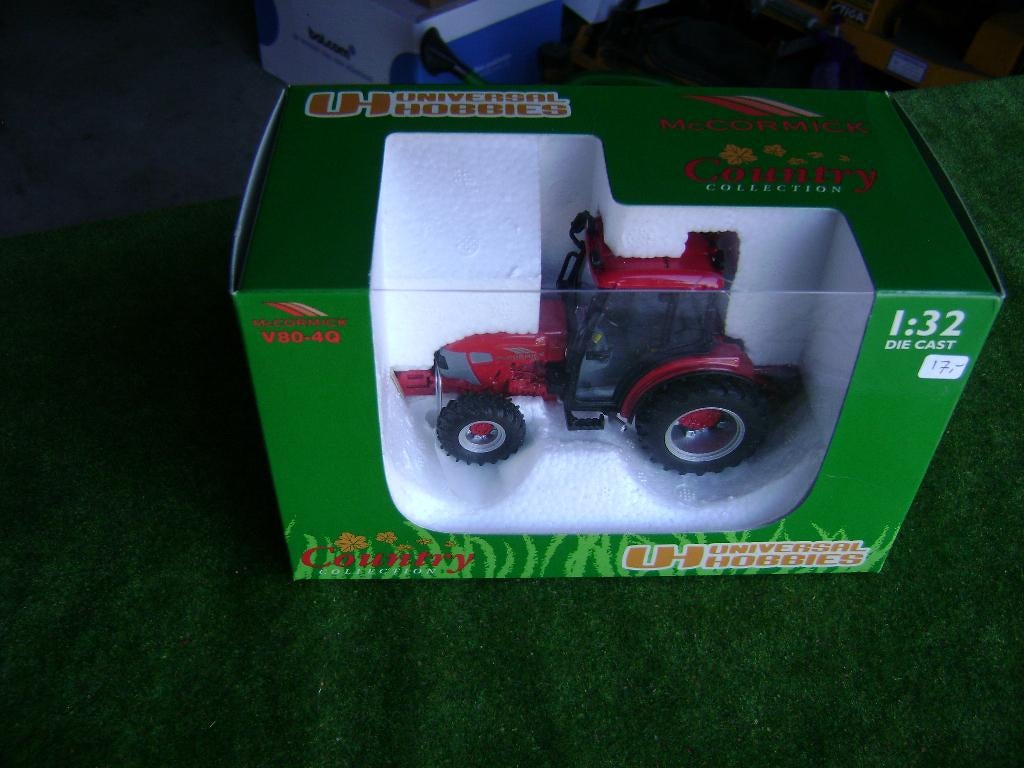 Mc Cormick V80-4Q van Universal Hobbies nr. 2390, Hobby en Vrije tijd, Modelauto's | 1:32, Ophalen of Verzenden, Nieuw, Tractor of Landbouw