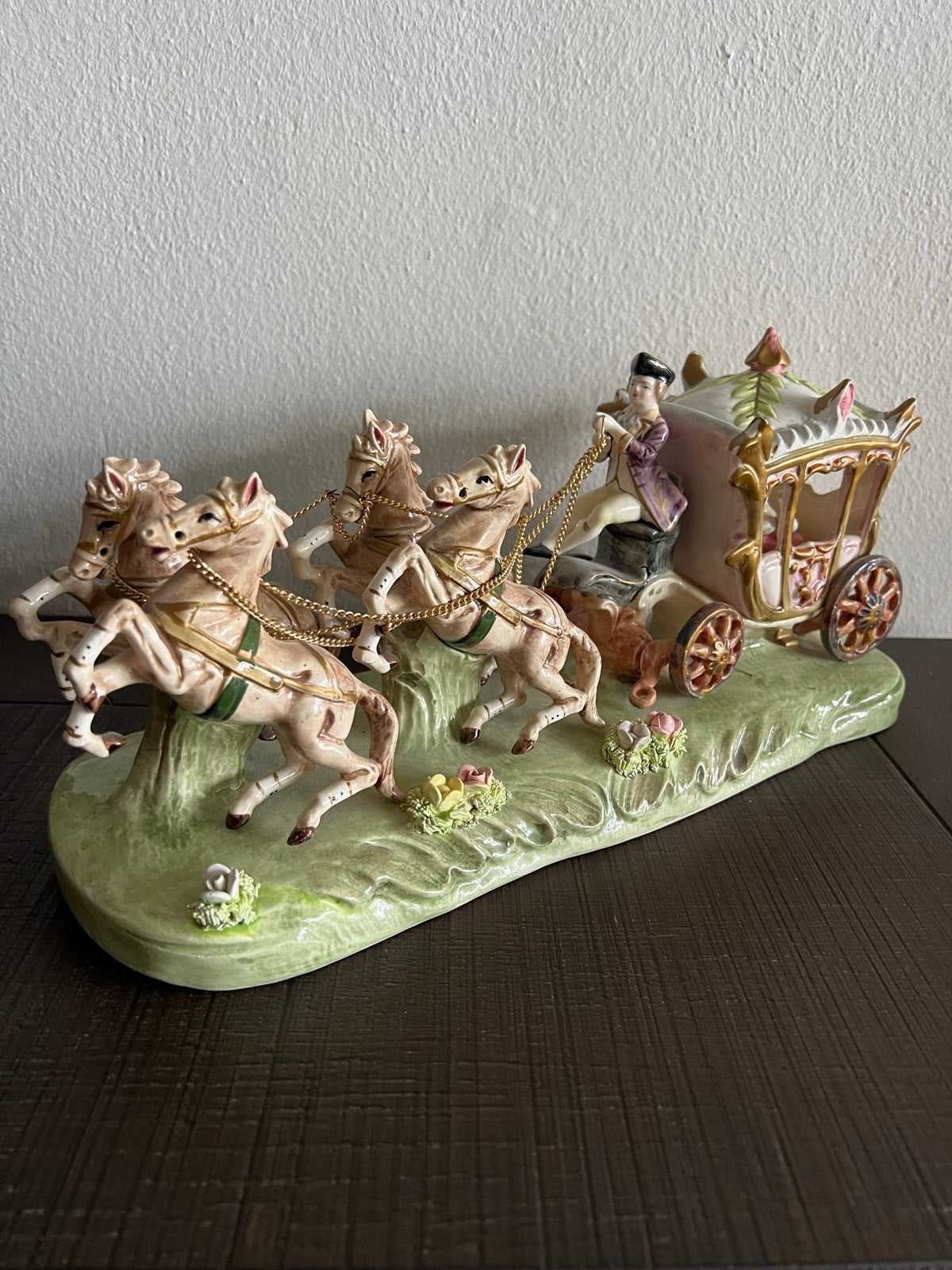 Vintage Porseleinen capodimonte Koets met Paarden en Figuren, Ophalen of Verzenden, Gebruikt, Overige typen