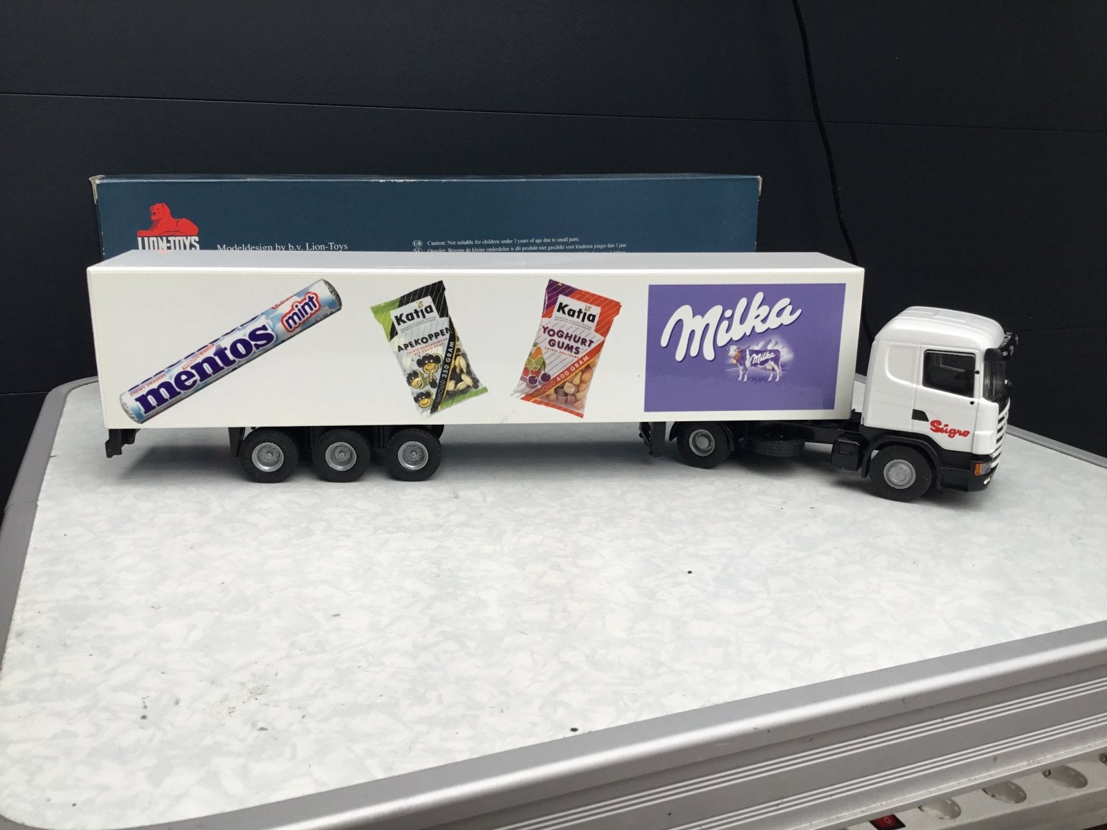 Lion Toys Scania 124L / 400 Sligro Milka, Ophalen of Verzenden, Zo goed als nieuw, Bus of Vrachtwagen, Lion Toys
