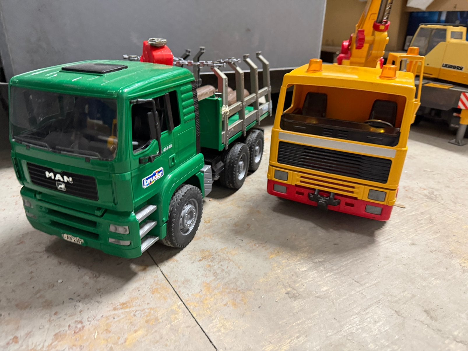 Brudor boomstam auto plus kraanwagen, Ophalen of Verzenden, Zo goed als nieuw