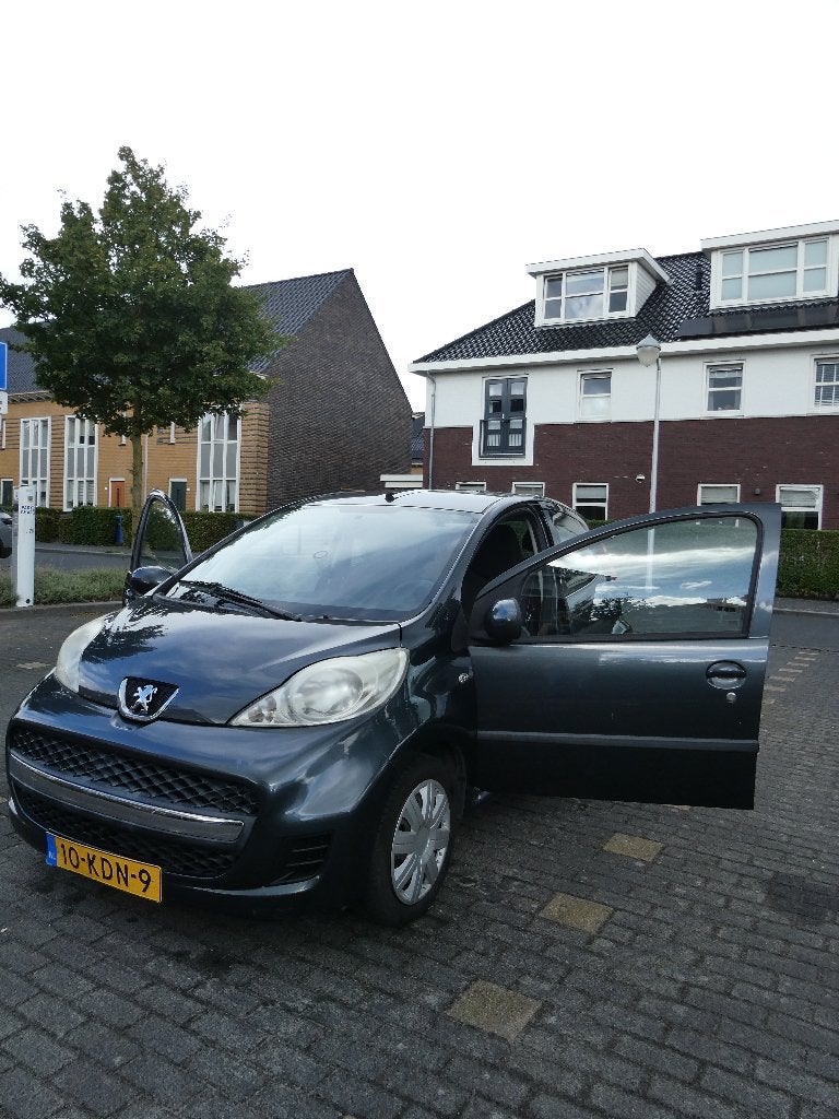 Peugeot 107 1.0 12V 5-deurs 2009 I Schakelsysteem vernieuwd, Auto's, Voorwielaandrijving, Dealer onderhouden, Stof, Zwart