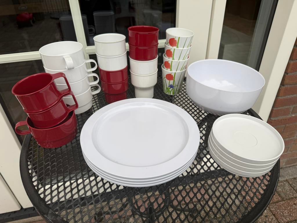 Mepal campingservies 28 delig rood kampeer servies, Caravans en Kamperen, Ophalen of Verzenden, Zo goed als nieuw