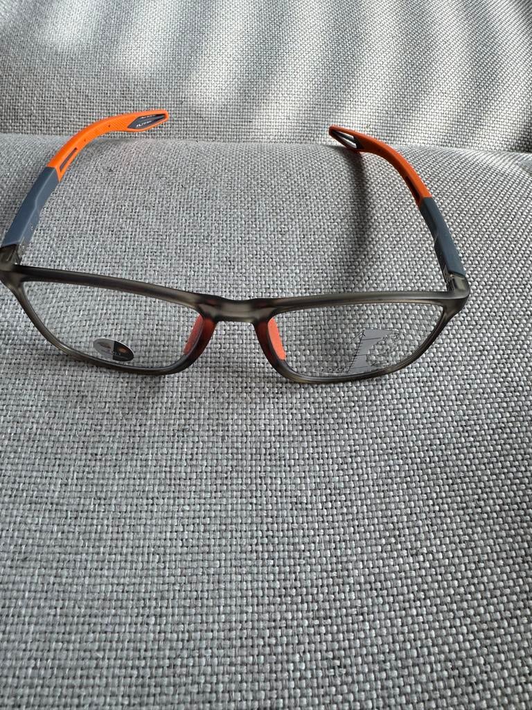 Bril met oranje en grijze poten, Sieraden, Tassen en Uiterlijk, Zonnebrillen en Brillen | Heren, Overige merken, Nieuw, Ophalen of Verzenden