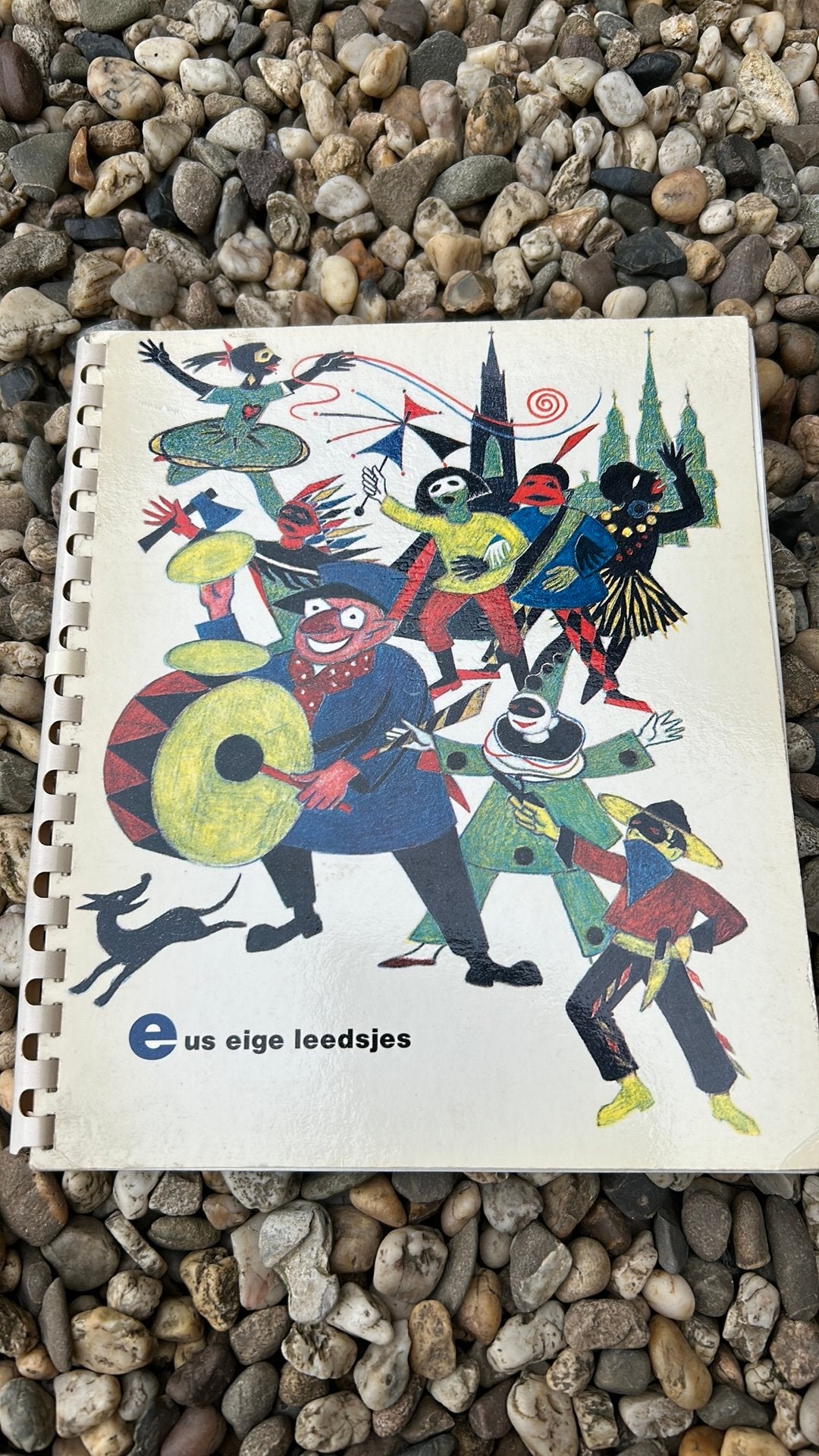 Eus eige leedsjes Maastrichts Charles Thewissen ENCI 1968, Boeken, Ophalen of Verzenden, Gelezen, Artiest