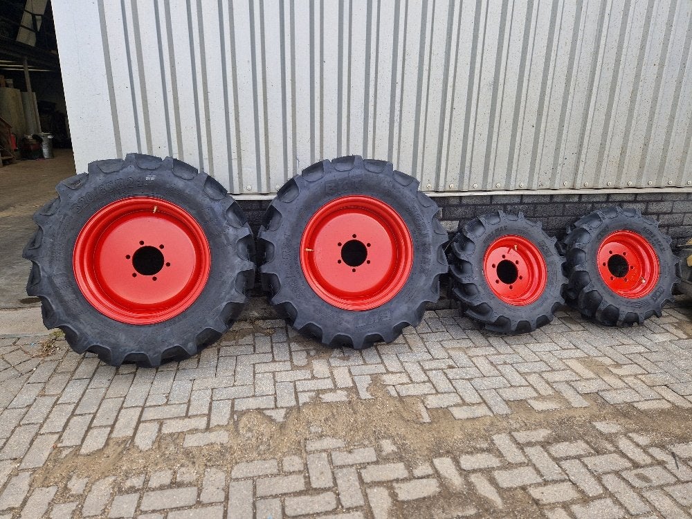 Fendt 200 smalspoor banden set Nieuw, Ophalen of Verzenden, Niet ingevuld, Niet ingevuld, Niet ingevuld
