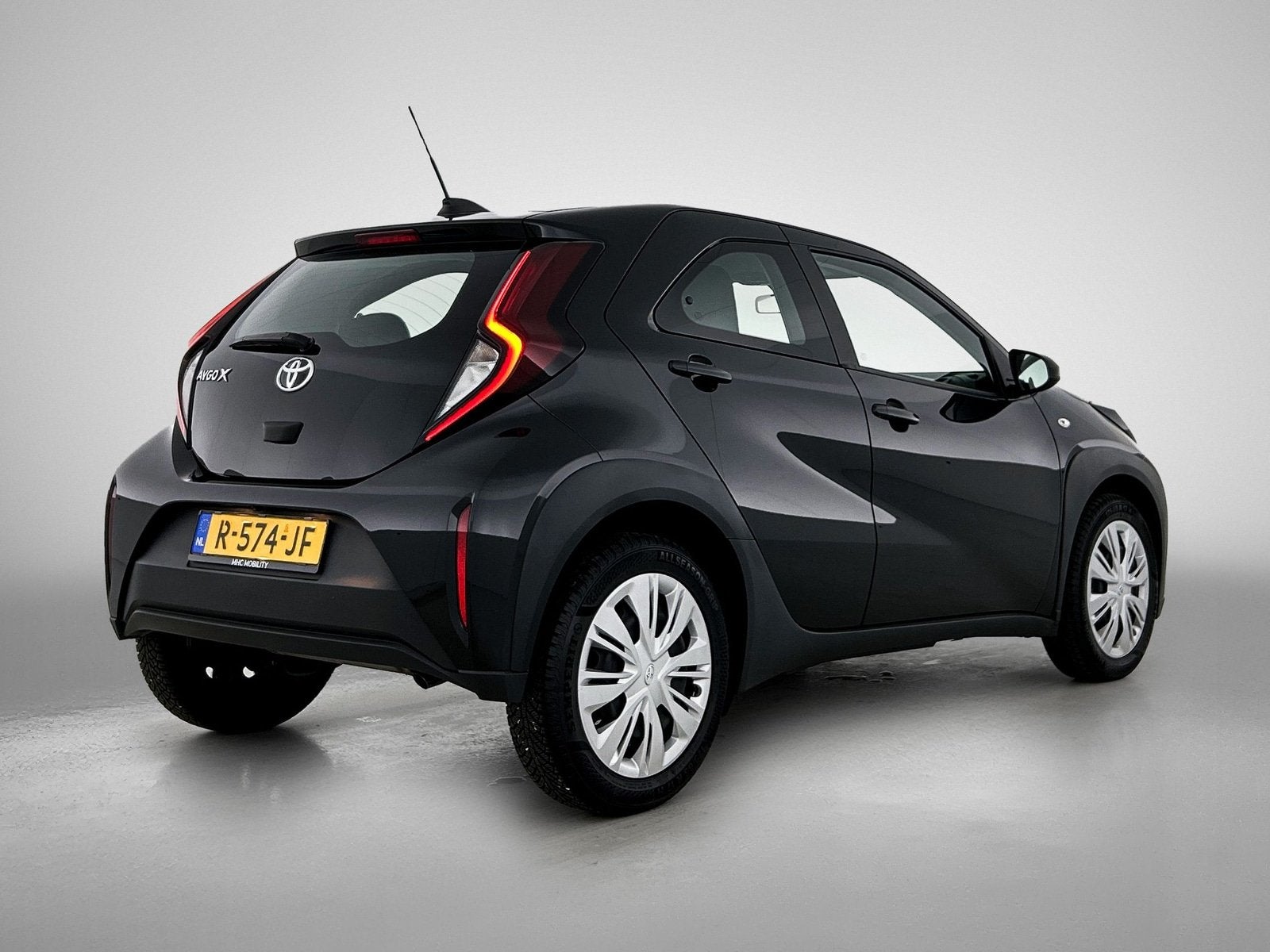 Toyota Aygo X 1.0 VVT-i MT Play | Airco | Carplay | 12 maand, Keurmerk '100% Onderhouden', Gebruikt, 920 kg, 4 stoelen